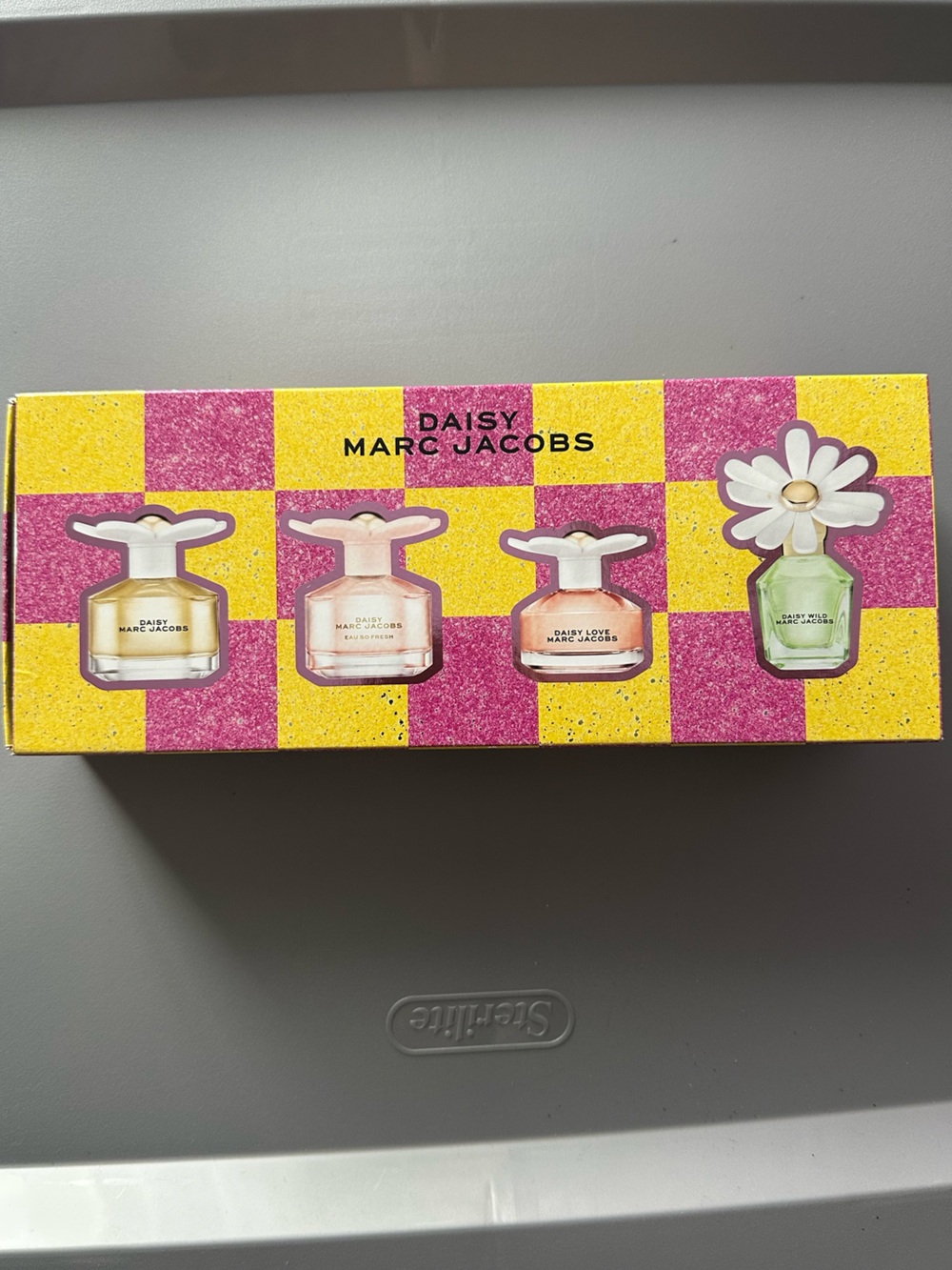 Marc Jacobs Daisy Mini Gift Set in Yellow and Pink Accent